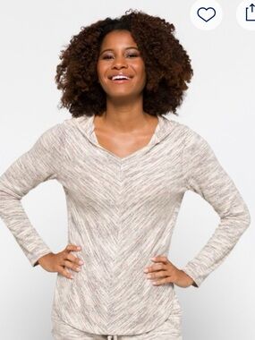 bobeau Cream and Heathered Gray Hooded V‑Neck Sweater and shorts set